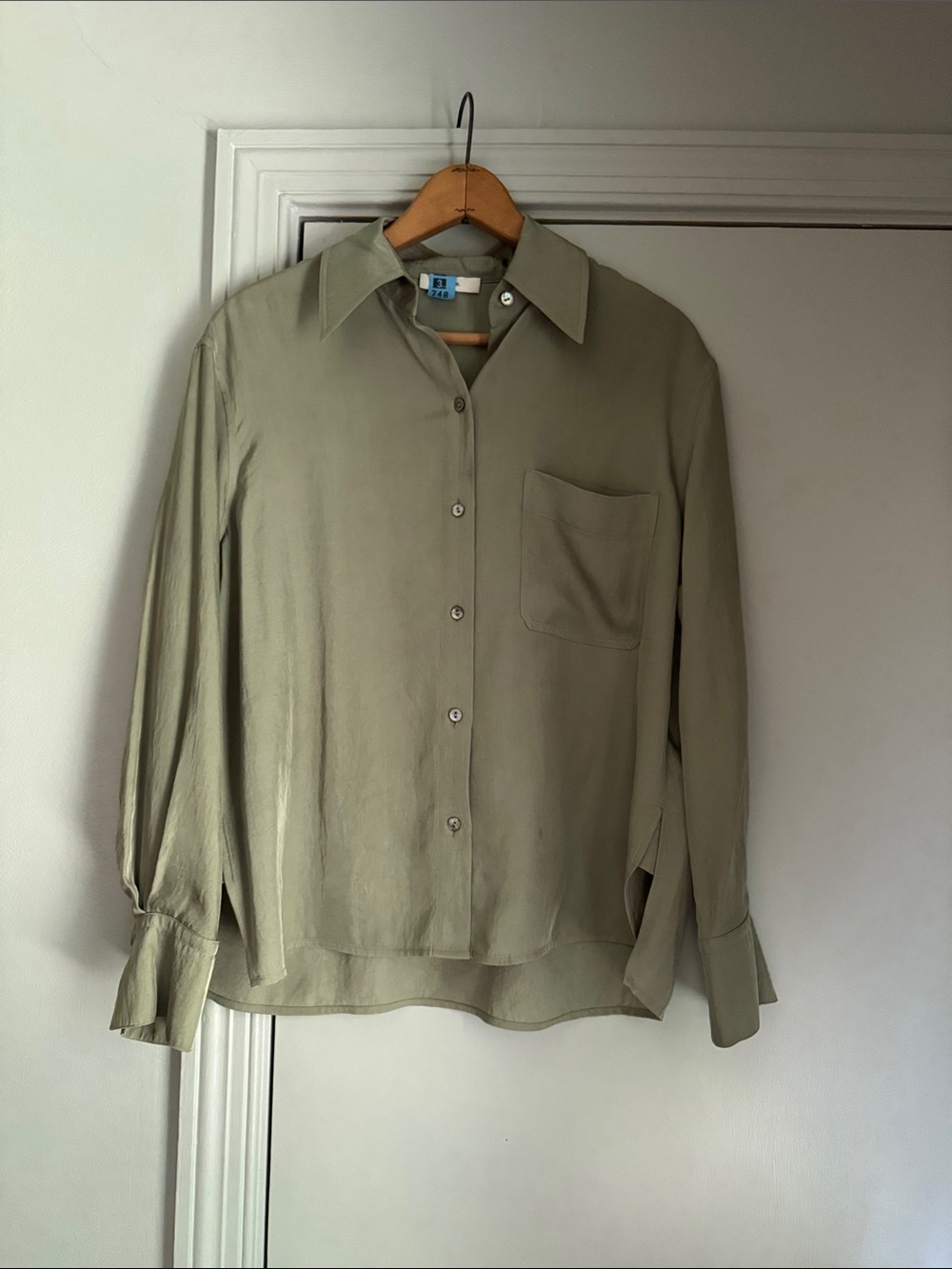 Vince Sage Light Olive Green Button-Up Shirt silky XS
